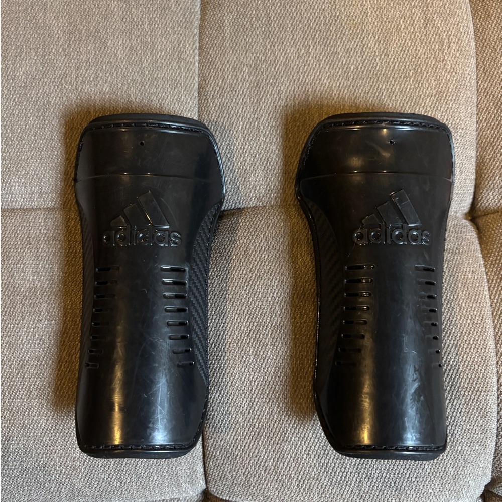 Adidas Black Kids Shin Guards, Size M